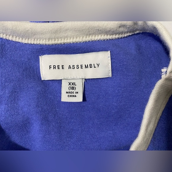 Free Assembly Two Piece Set - Picture 7 of 13